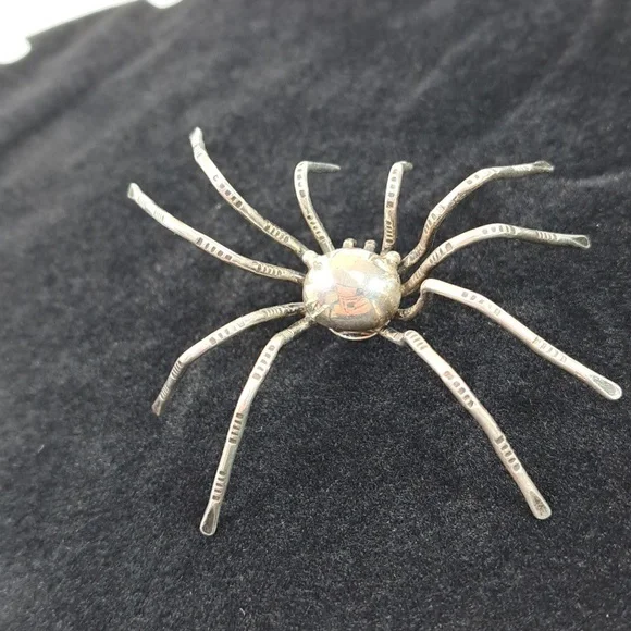 Silver Spider Pin - Picture 7 of 12